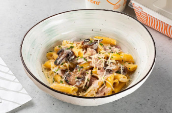 Пенне с грибами и ветчиной